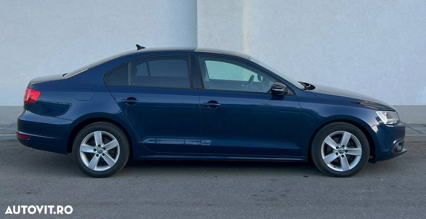 Volkswagen Jetta 1.6 TDI Comfortline - 9