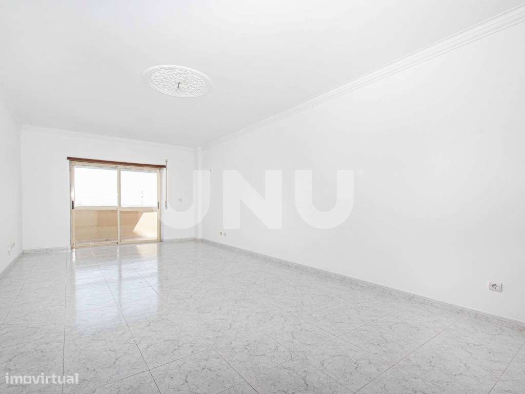 Apartamento T3, com lugar de estacionamento, no Carregado!-5