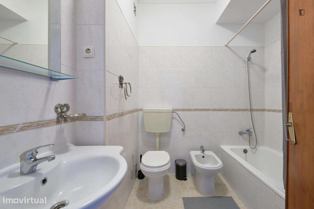 Quarto - localizado em Almada Lisbon - Grande imagem: 4/60