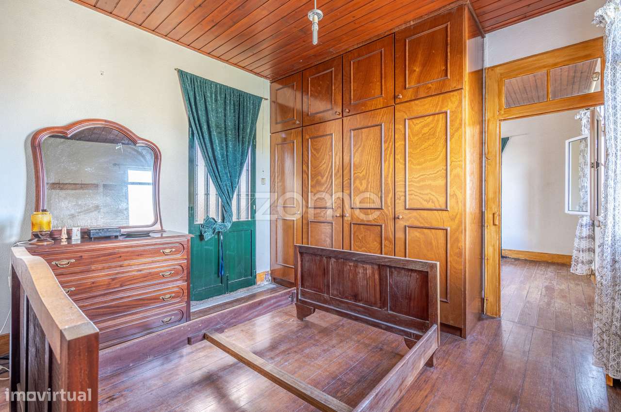 Moradia T6 na Ribeira Brava – Espaço e potencial investimento-15