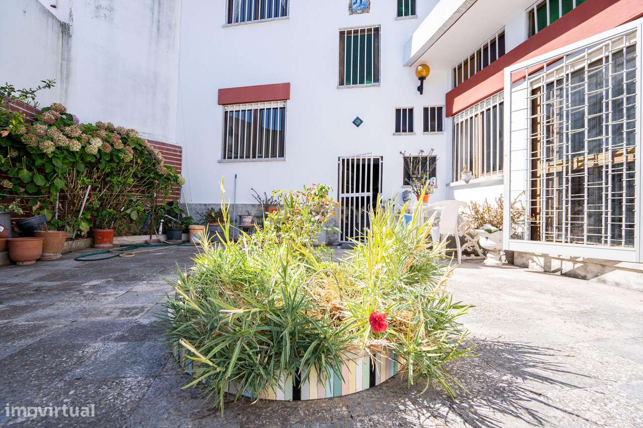 MORADIA T5 C/ TERRAÇO E JARDIM ALFRAGIDE (NEGOCIÁVEL) - Grande imagem: 5/40