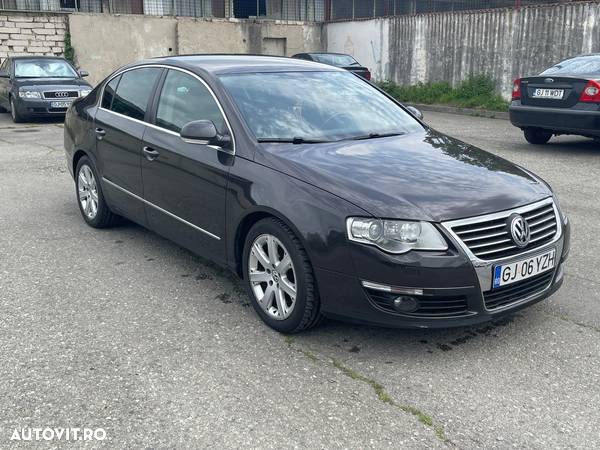 Volkswagen Passat Variant 2.0 Blue TDI SCR Highline - 3