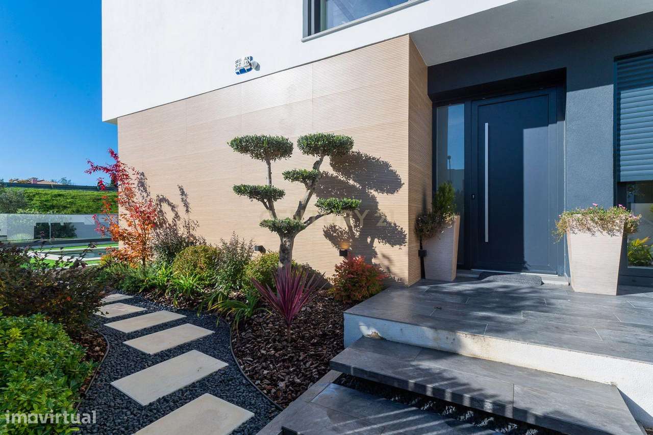 Excelente moradia geminada V4 em Urbanização nova na zona de Albarraqu-6