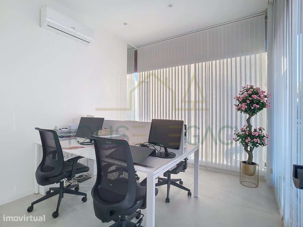 Loja versátil, luminosa e adaptável a várias atividades-18