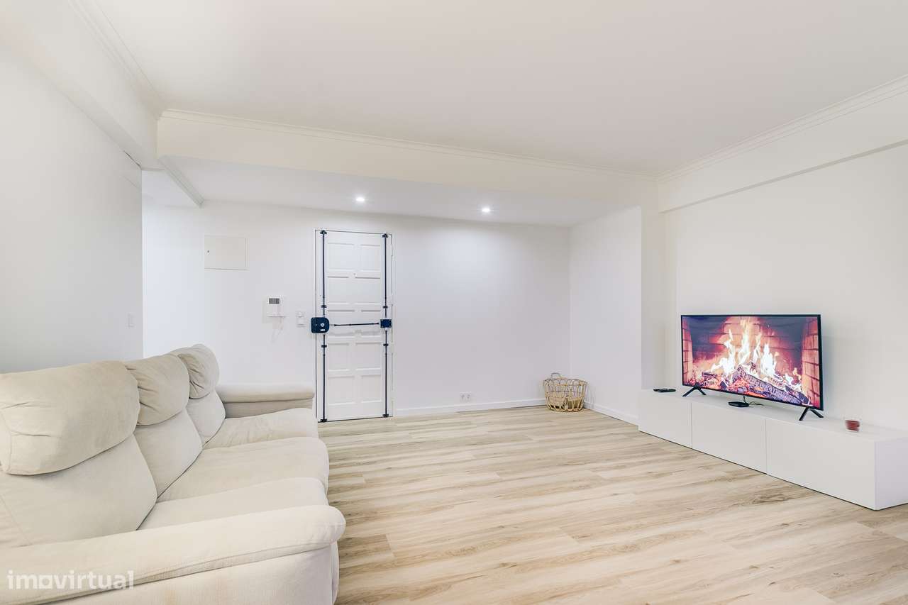 APARTAMENTO T2 | AGUALVA-CACÉM | 83 m² | VARANDA FECHADA - Grande imagem: 3/27