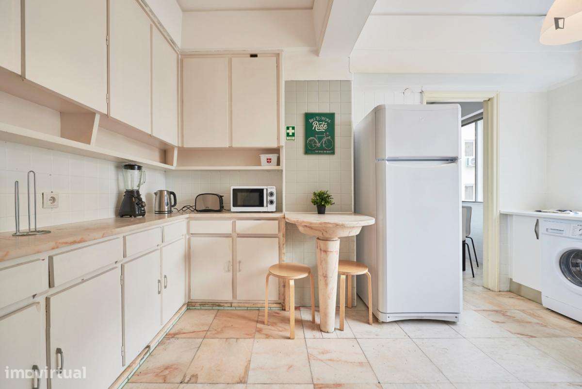 Quarto - localizado em Marquês de Pombal Lisbon - Grande imagem: 2/46