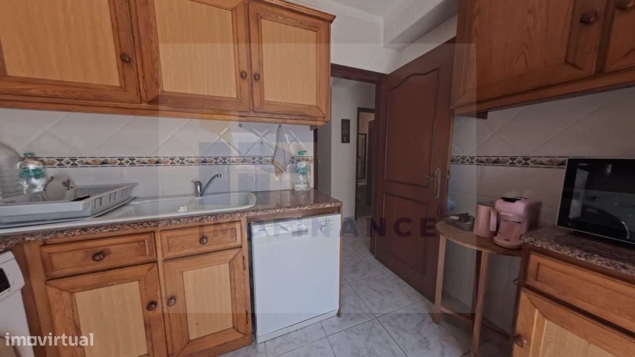 Excelente Apartamento T2, segunda linha de mar-12