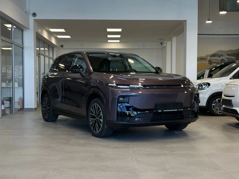 B10 HYBRID EV DESIGN z rabatem za 118.900 zł brutto