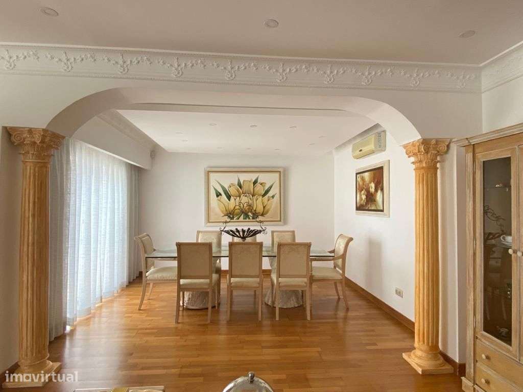 Magnífica Quinta V8 com piscina e deslumbrante vista mar. Localizada-23