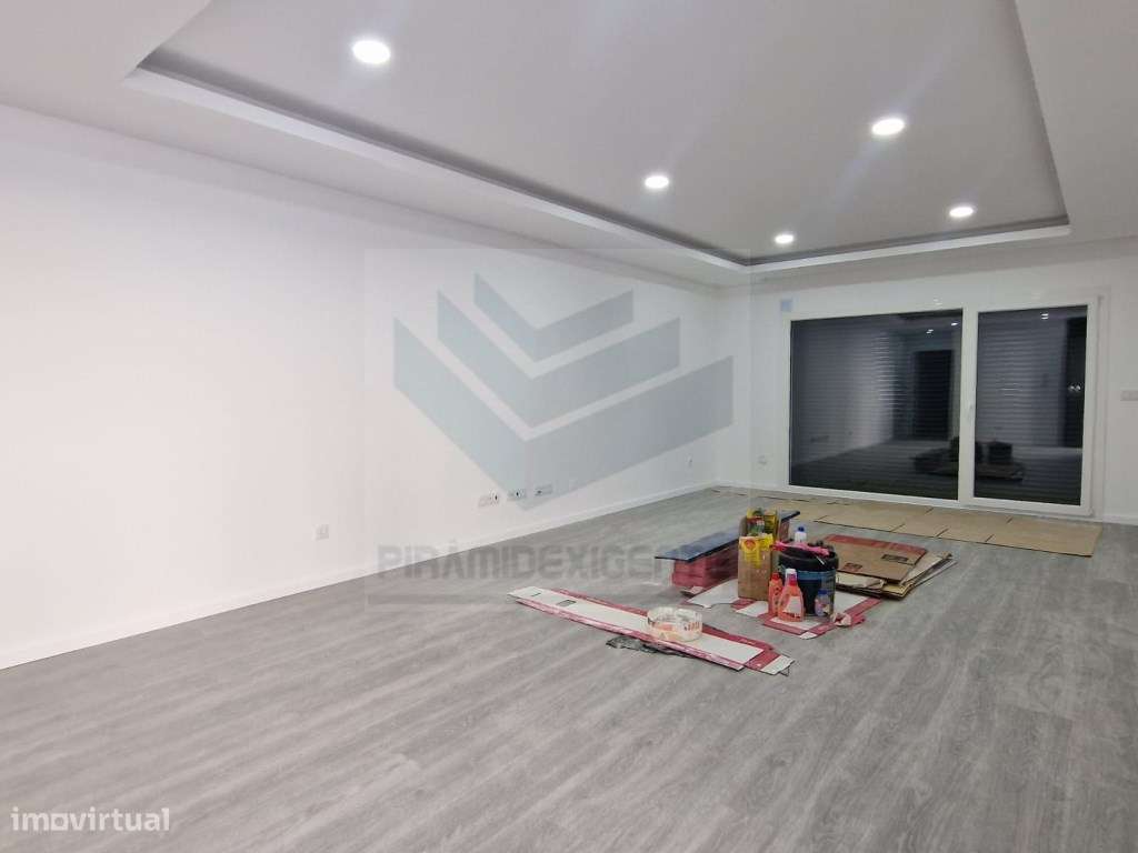 Moradia Duplex em Fernão Ferro, perto de Transportes - Grande imagem: 5/21