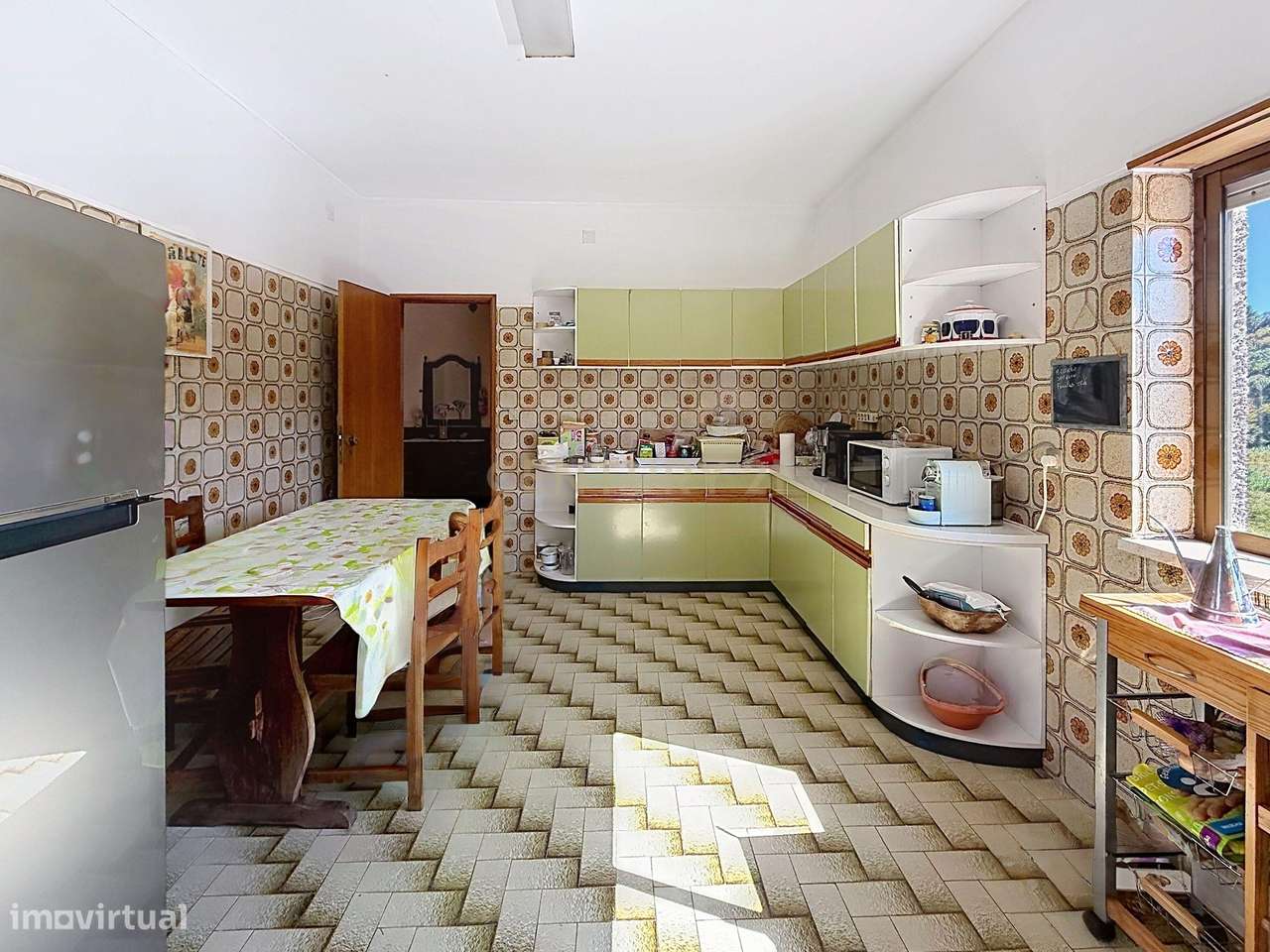 Moradia Espaçosa com 5 Quartos, Garagem Dupla e Vistas Deslumbrantes s-16