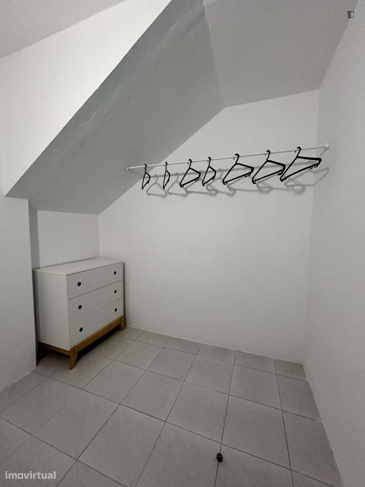 Quarto - localizado em Aveiro - Grande imagem: 4/10