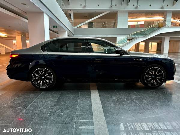 BMW i7 M70 xDrive - 6