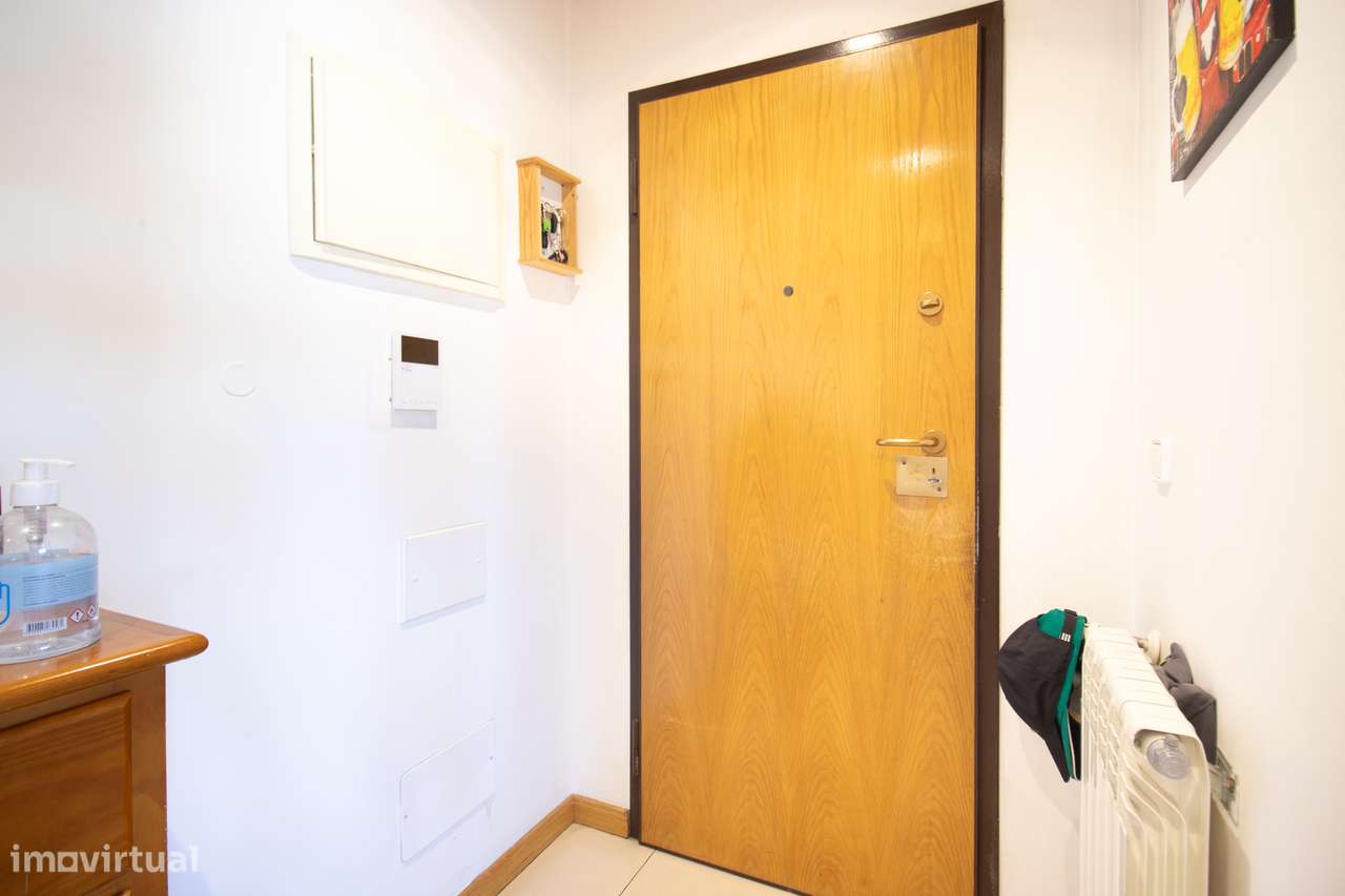 Apartamento T2 com garagem em Nova Carnaxide-22