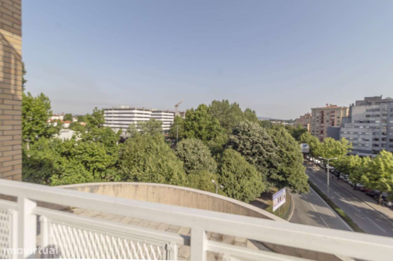 Apartamento T3, excelentes áreas 240m2 + garagem 31m2 + arrumos 4m2-15