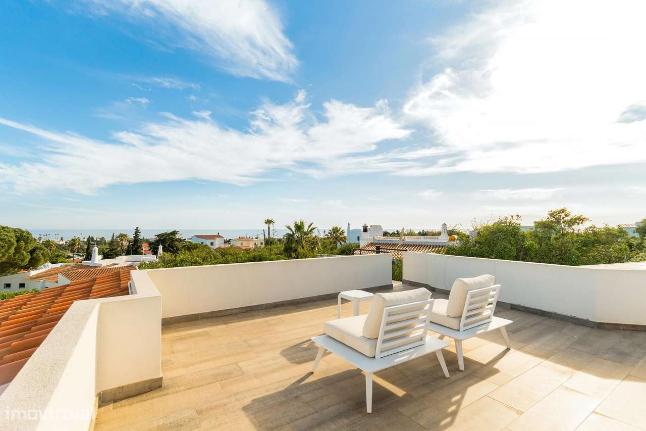 Deslumbrante moradia com piscina, terraço e vista mar-42