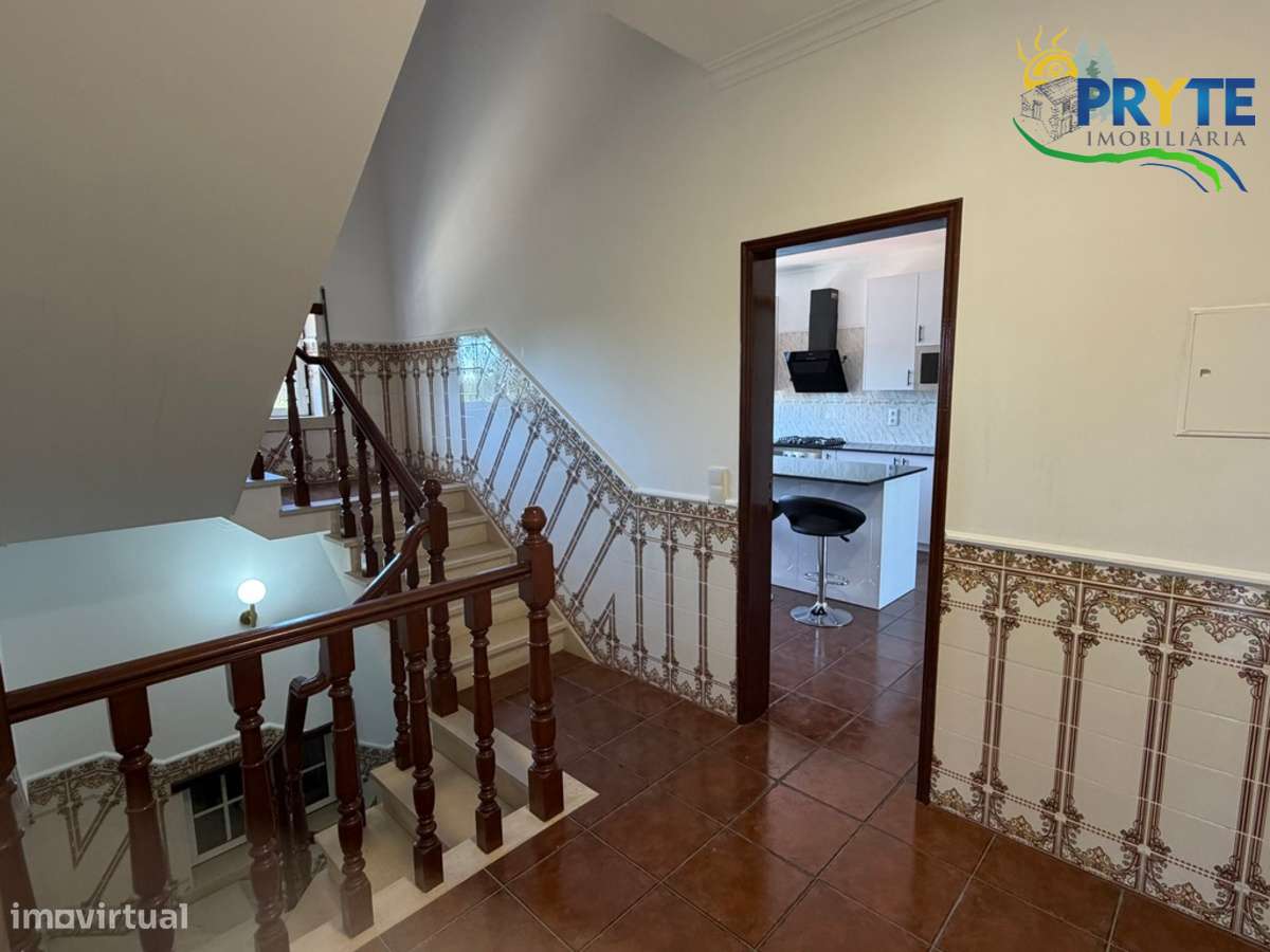 Moradia em Excelentes Condições com Amplo Terreno - Oportunidade Única-28