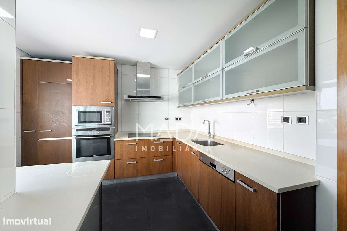 Apartamento T2+1 (último piso) c/sótão no centro histórico de Braga-8