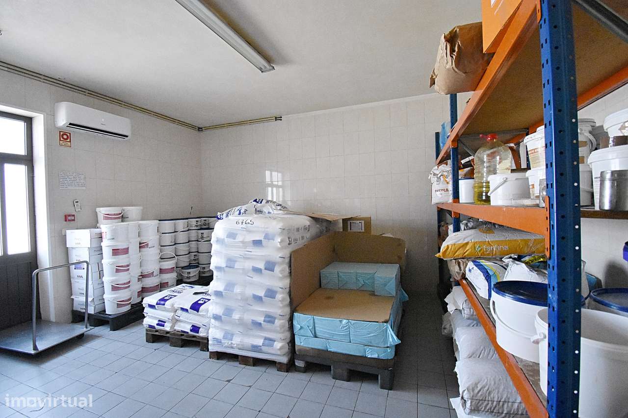 Fábrica em funcionamento para produção alimentar | Cacia, Aveiro-9