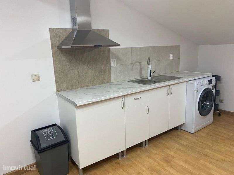 Arrenda-se T1 parte superior de moradia zona Penalva - Grande imagem: 5/11