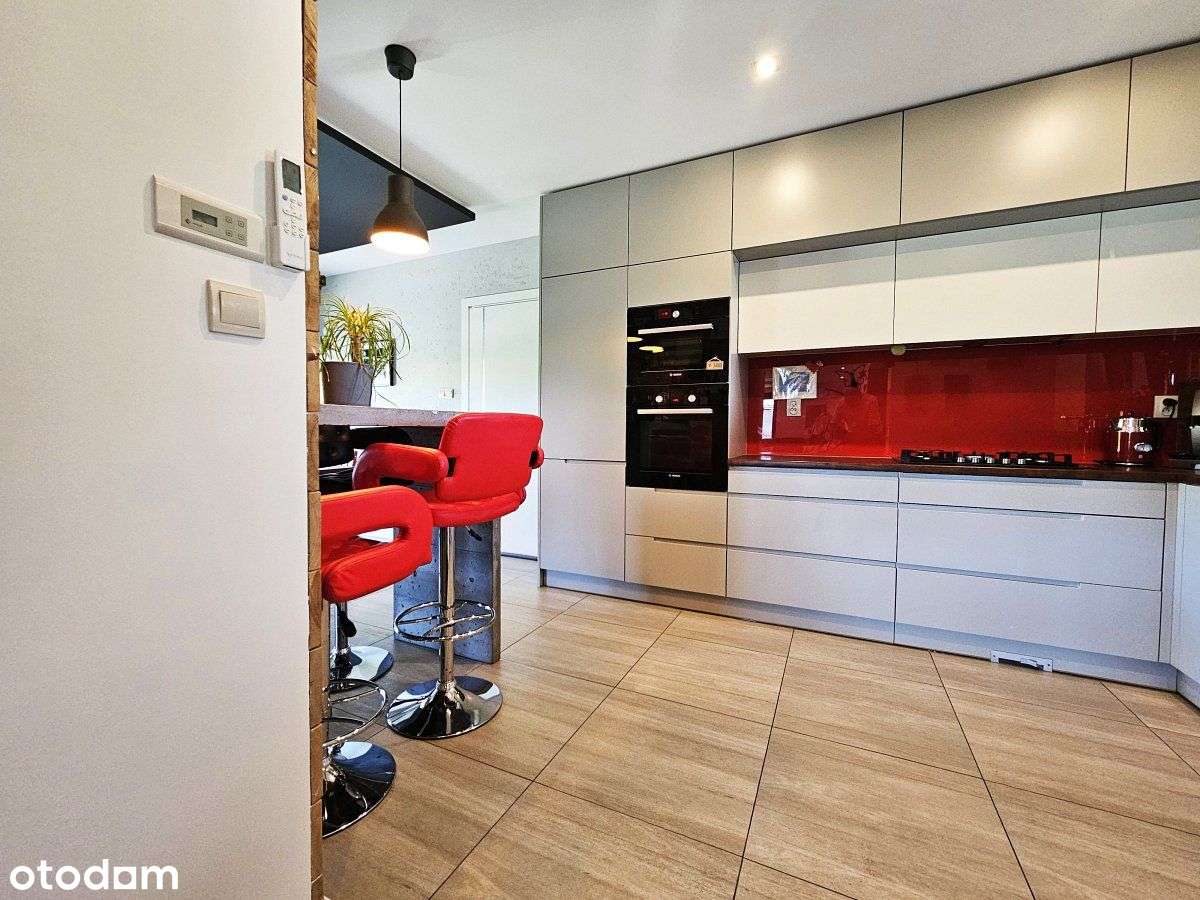 Piękny dom wolnostojący, na dużej działce-4