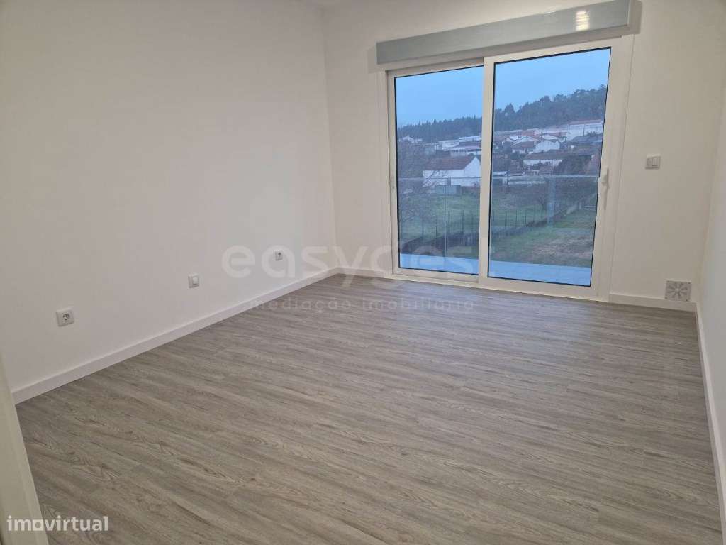 Moradia T3 Nova com lagradouro, situada em Mogofores, Anadia-14