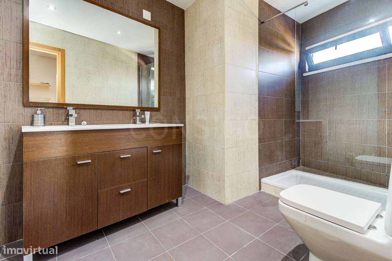 Moradia com 170 m², jardim, zona de barbecue e estacionamento para dua-32