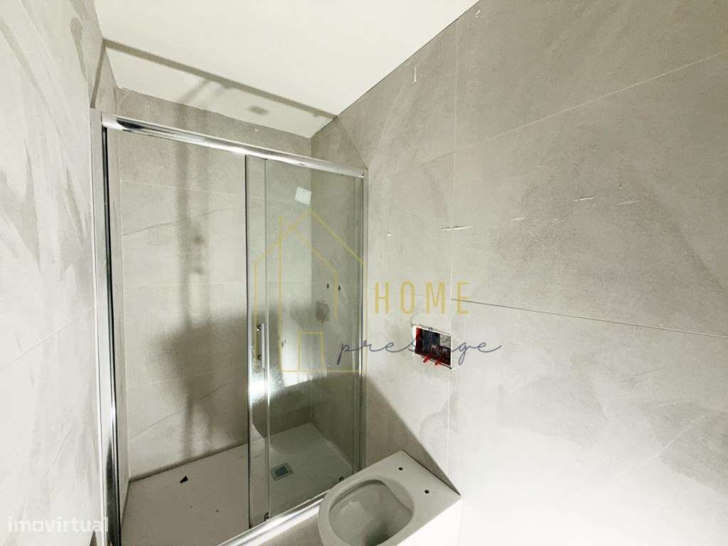 T3 Moderno e Luminoso no Laranjeiro com 4 Varandas-14