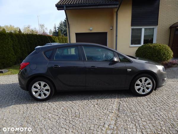 Opel Astra IV 1.6 Cosmo EU6 - 5