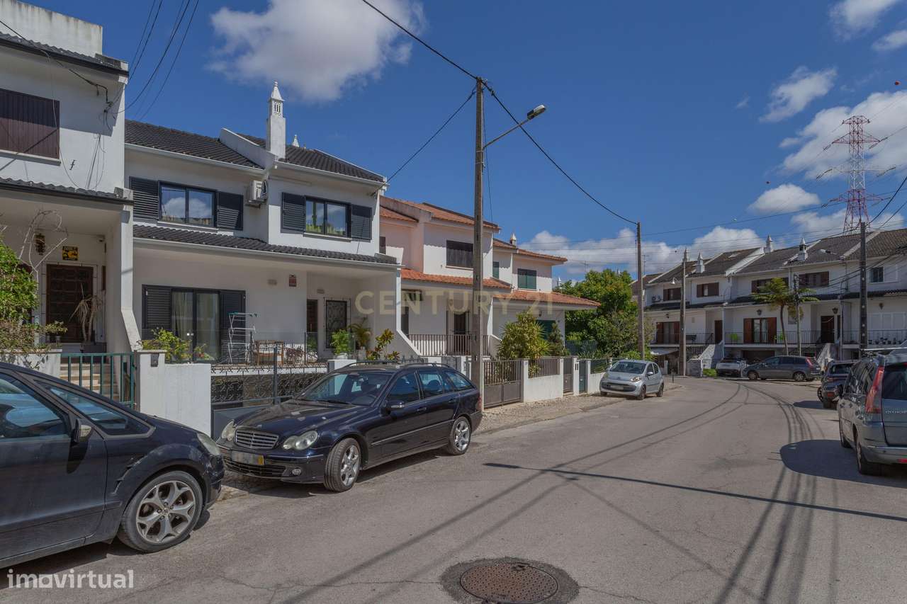 Casa Renovada em Charneca de Caparica com 4 Quartos e Garagem - Grande imagem: 5/47