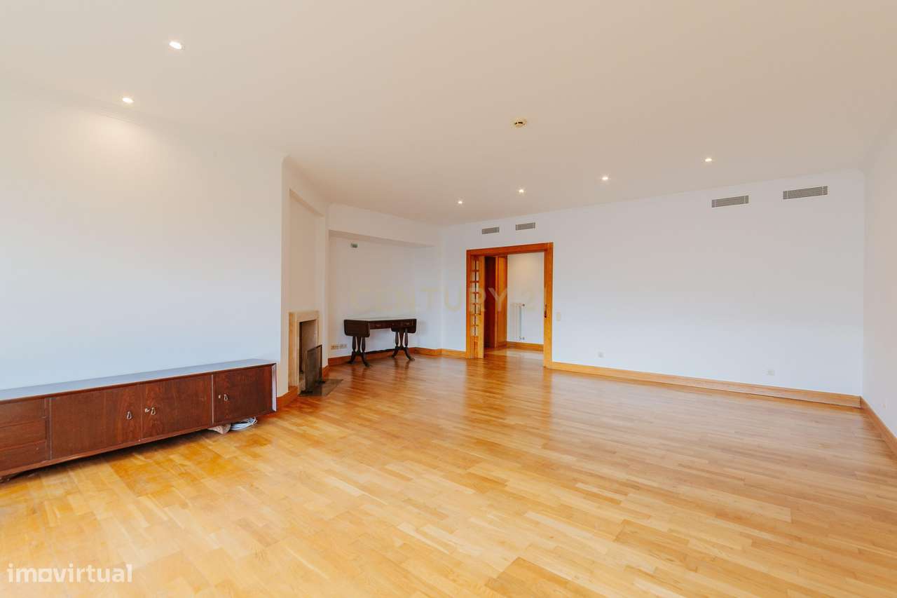 T3 com Terraço e Vista Desafogada – Belas Clube de Campo - Arrendament - Grande imagem: 5/31