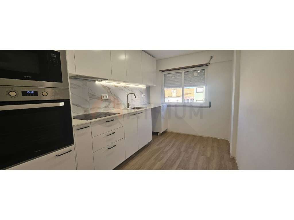 Apartamento T2 renovado, Setúbal-9