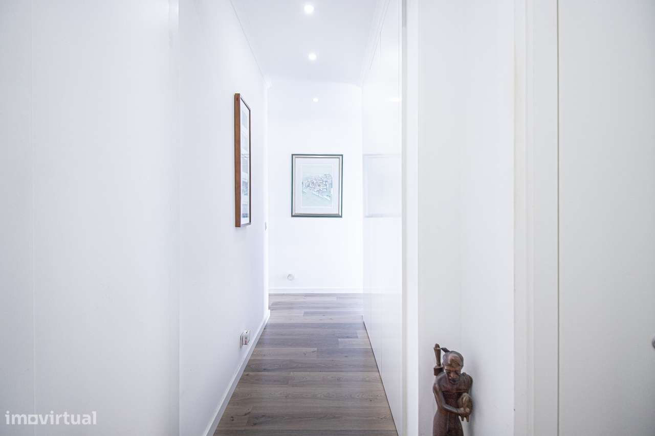 Apartamento T4 remodelado em Carnaxide-20