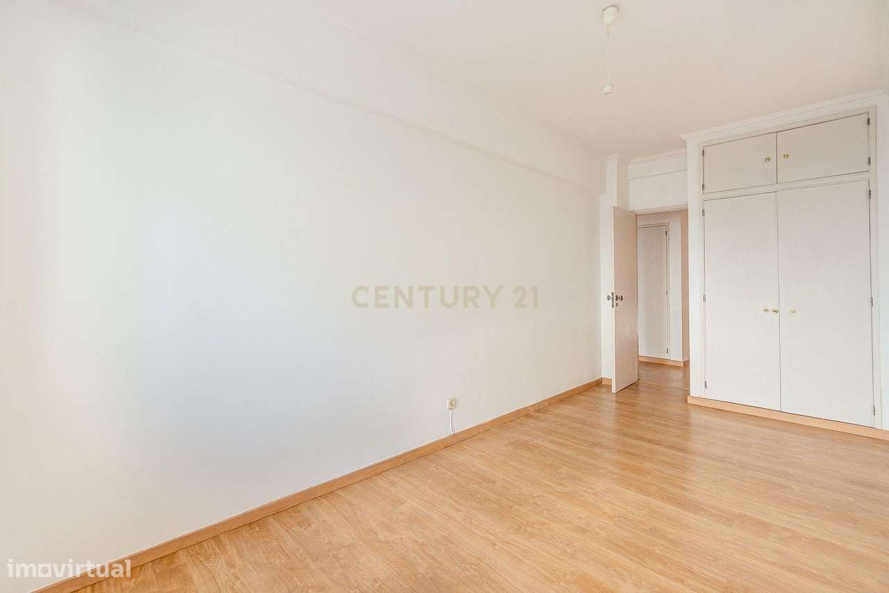 *Oportunidade: Apartamento T2 Remodelado na Baixa de Faro!*-26