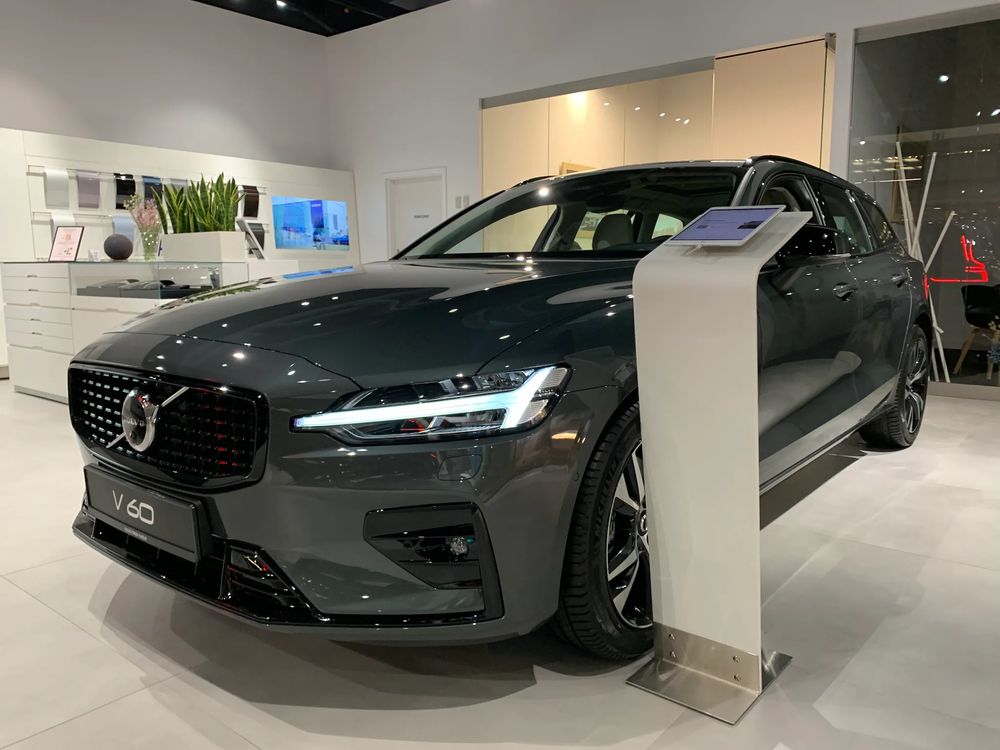 Volvo V60 II (2018- ) B4 B Ultimate Dark 2026