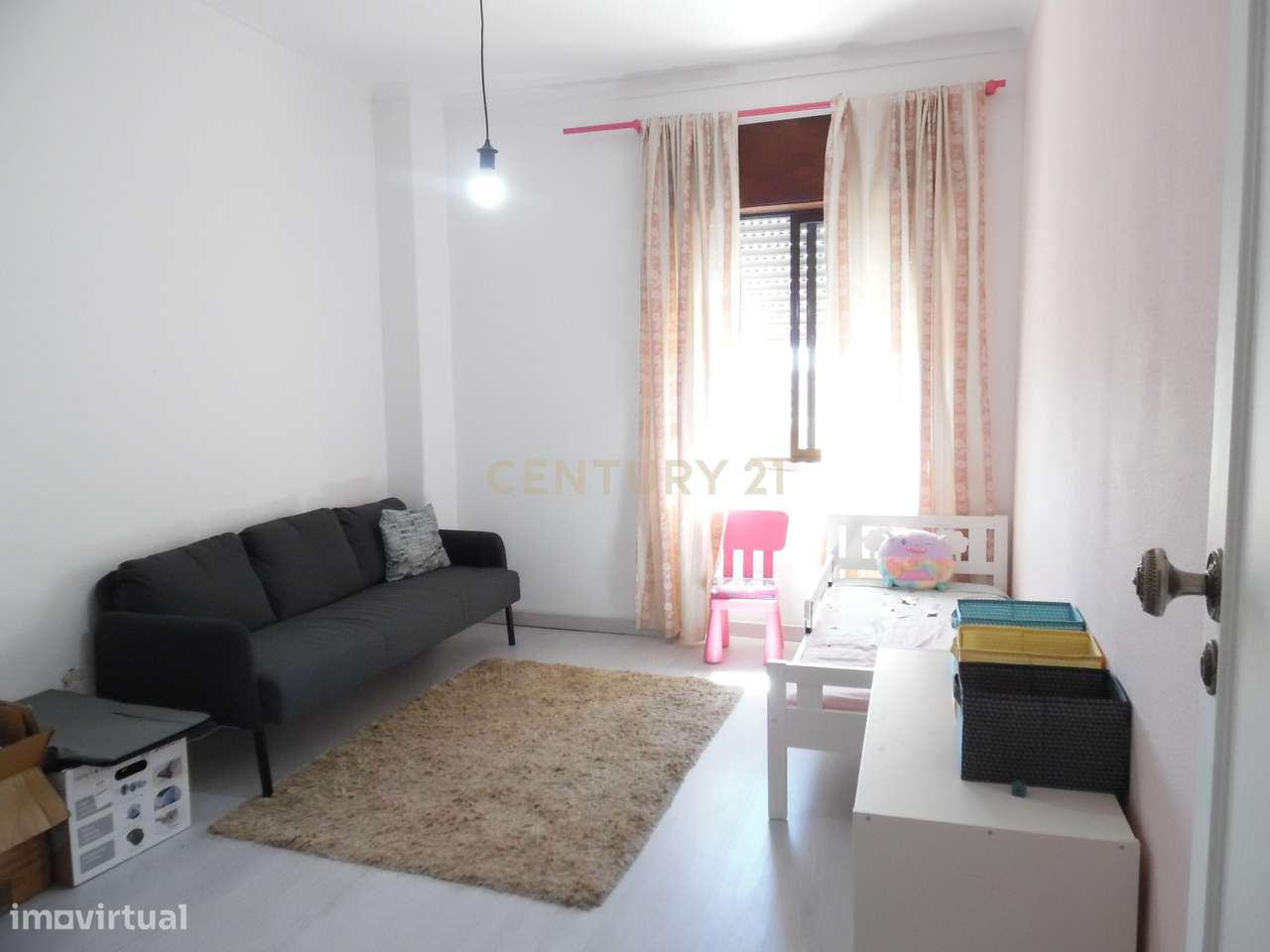 Apartamento T2 com Vista Panorâmica em Barreiro-17