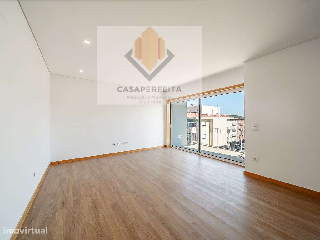 Apartamento T1 Novo com Varanda Ampla e Lugar de Garagem - Oliveira...-5