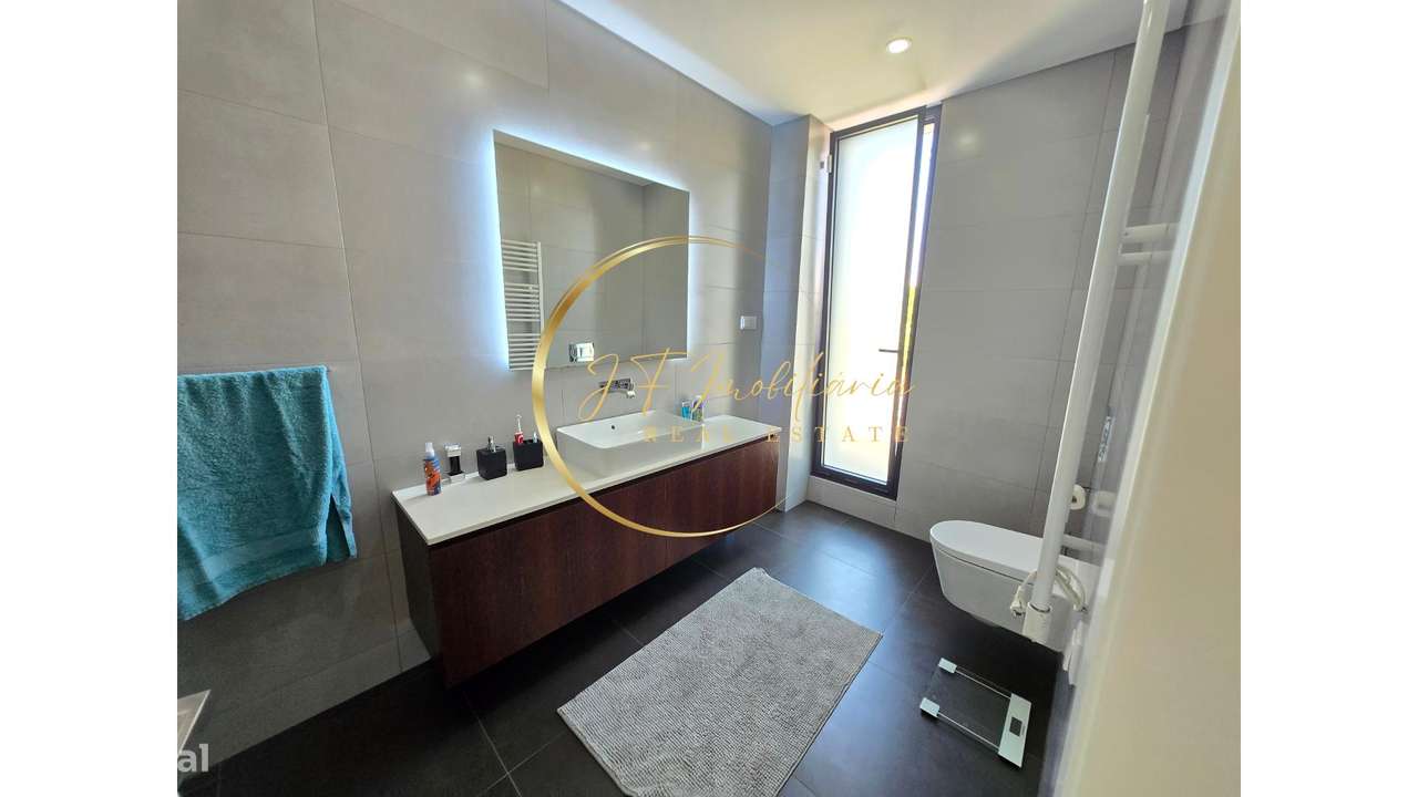Moradia T4 de Luxo com Jardim-38