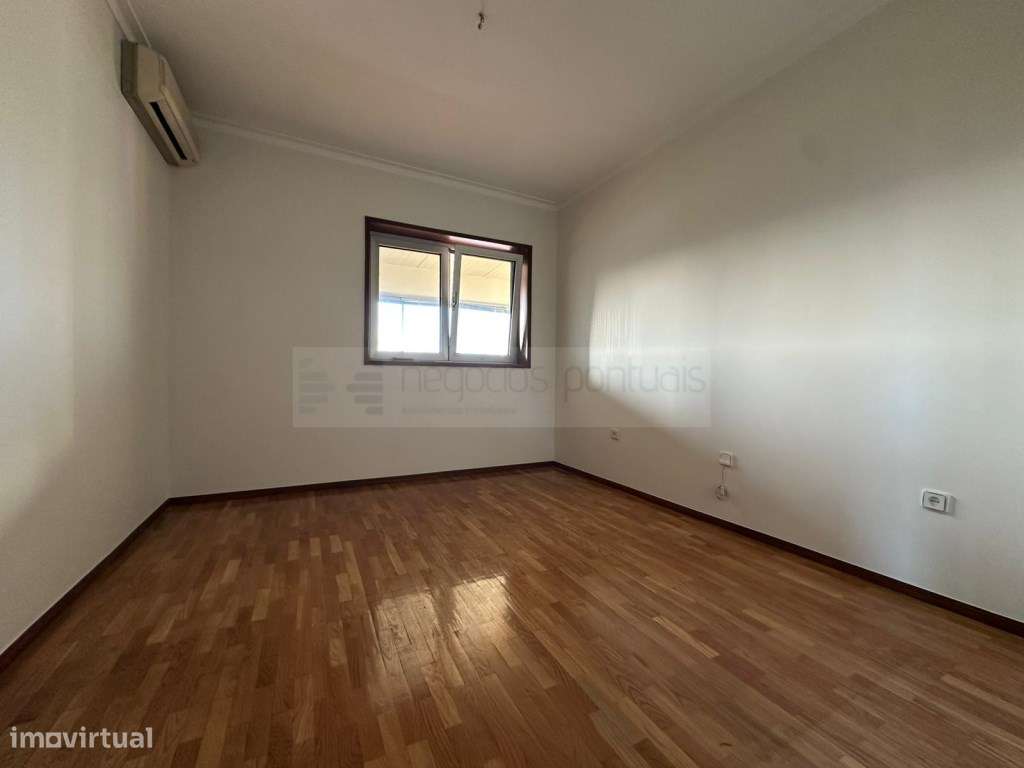Apartamento T3 ultimo andar com terraço e marquise, garagem individ...-15