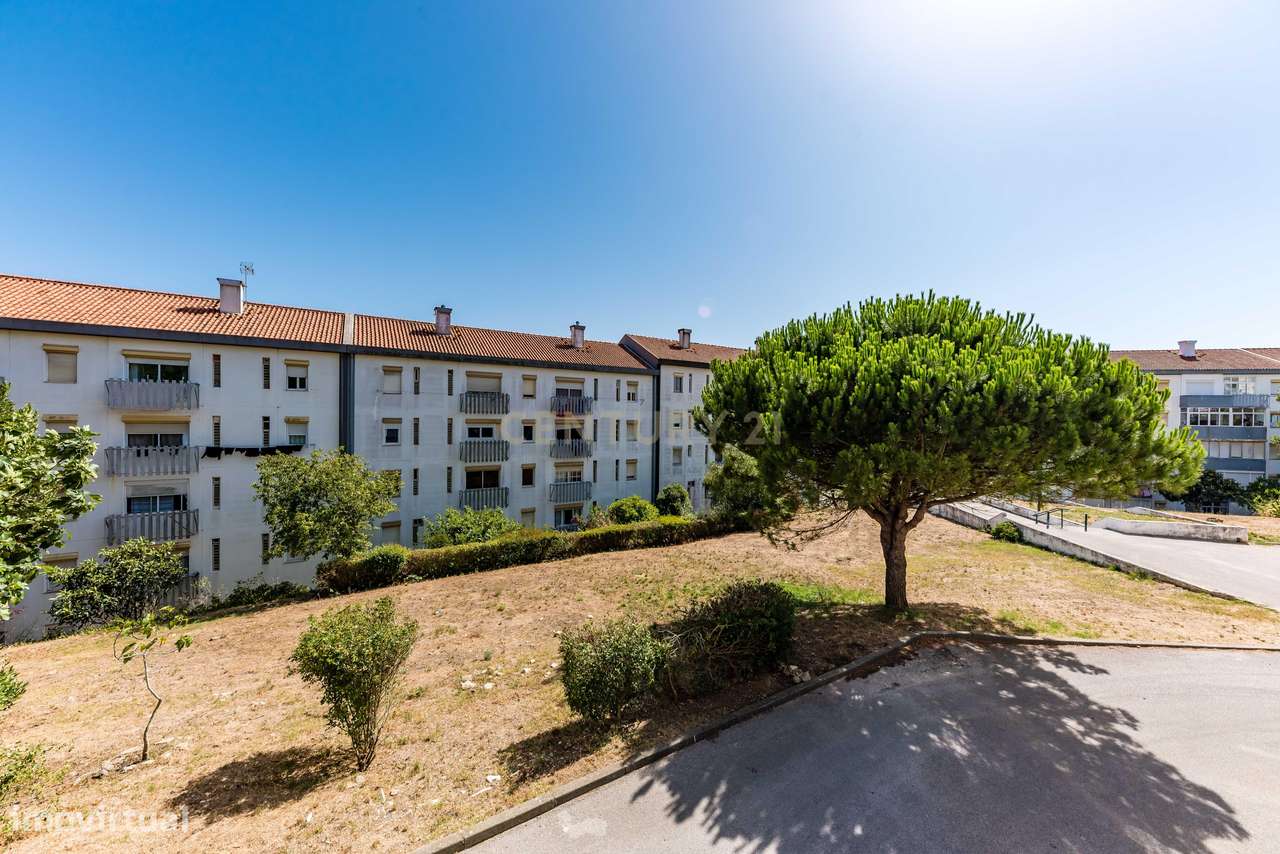 Apartamento T4 convertido em T3 | Mira-Sintra-18