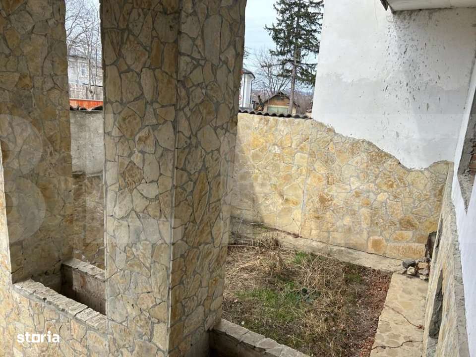 Casa spatioasa cu potential imens – in inima orasului! - Imagine principală: 4/15