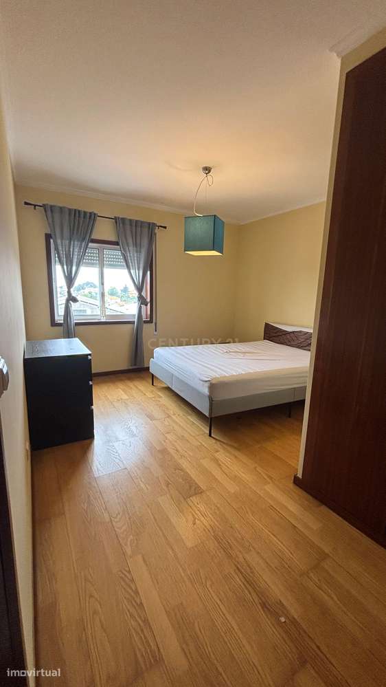 Apartamento T3 no Último Piso com Terraço e Garagem – A Apenas 750 Met-21