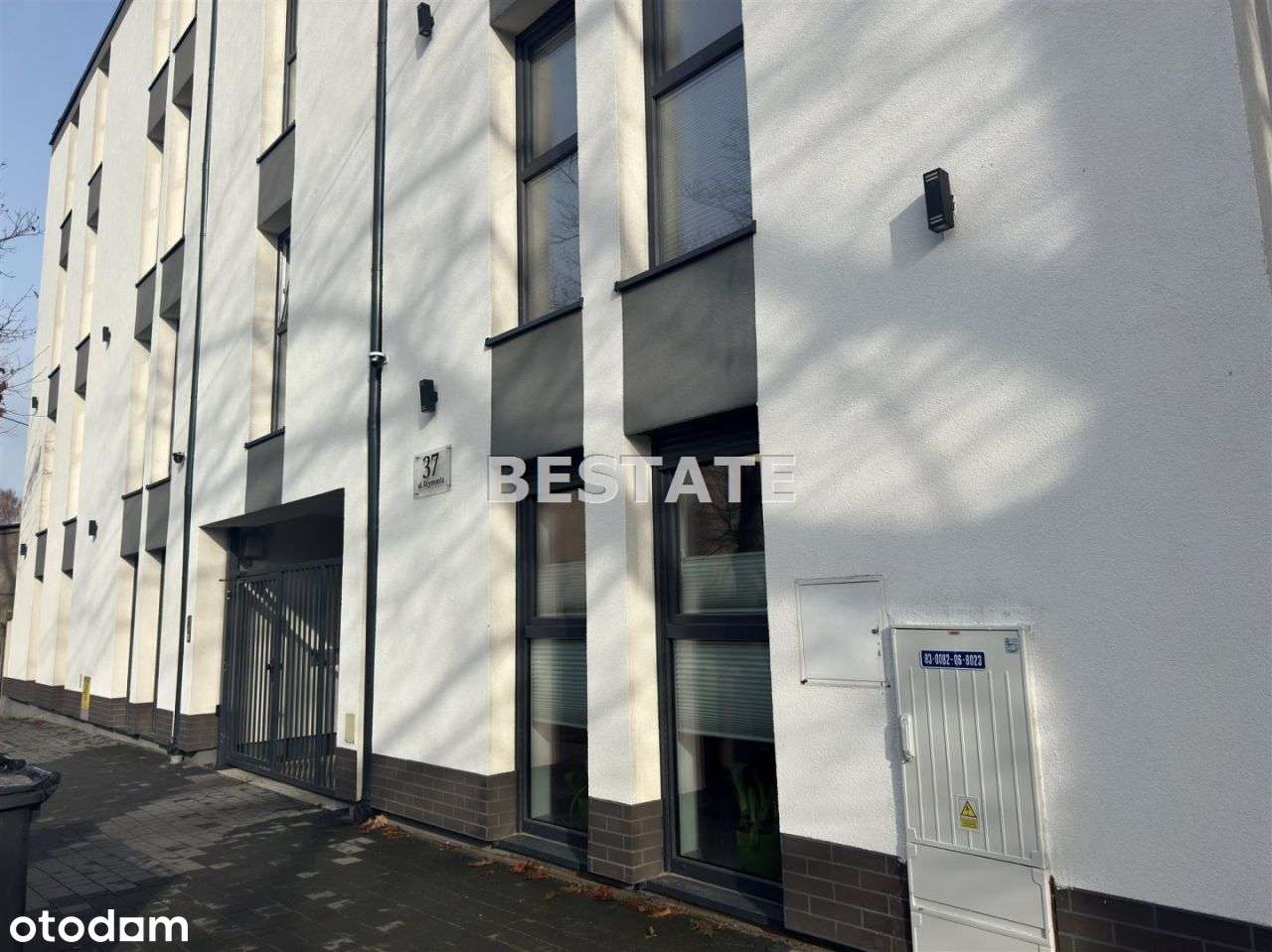 Lokal w Centrum miasta idealny pod usługi, garaż-6