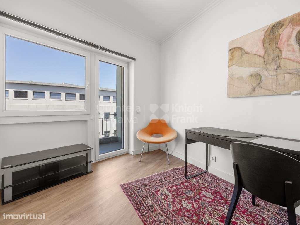 Apartamento T2 renovado com varanda em Arroios-8