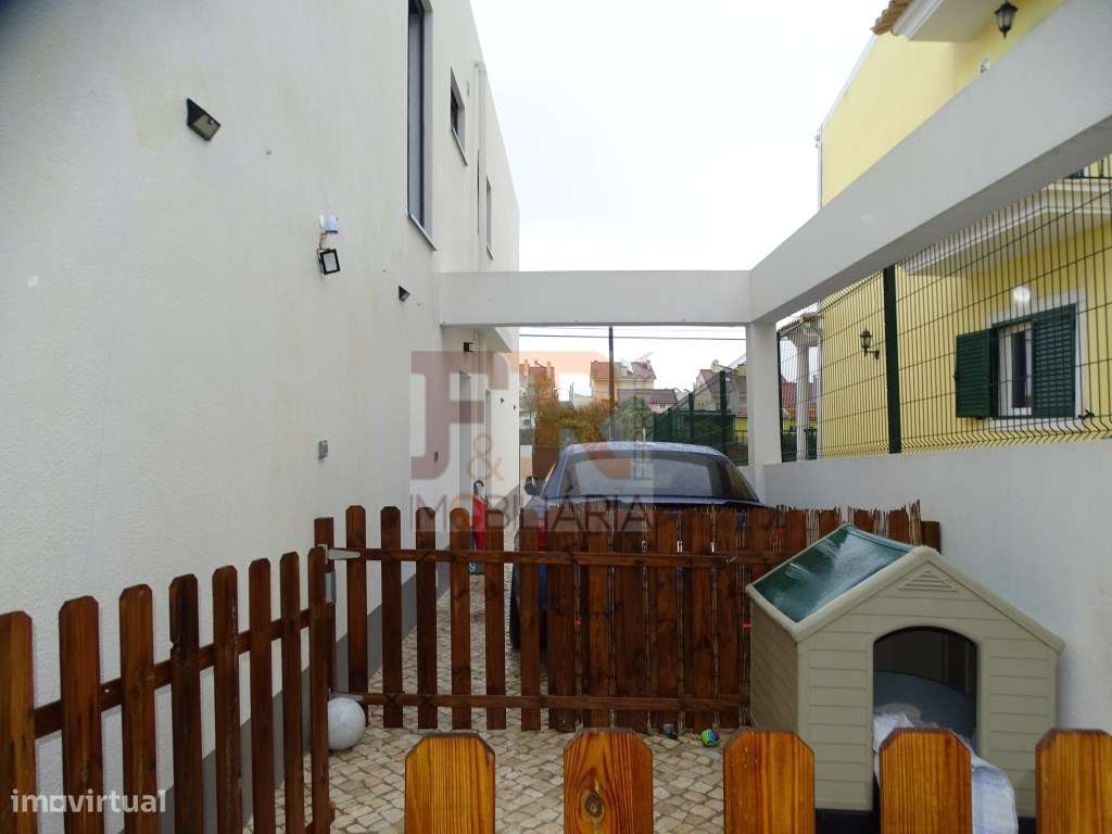 Moradia Geminada Duplex T3 Arrendamento, Fernão Ferro - Grande imagem: 3/50