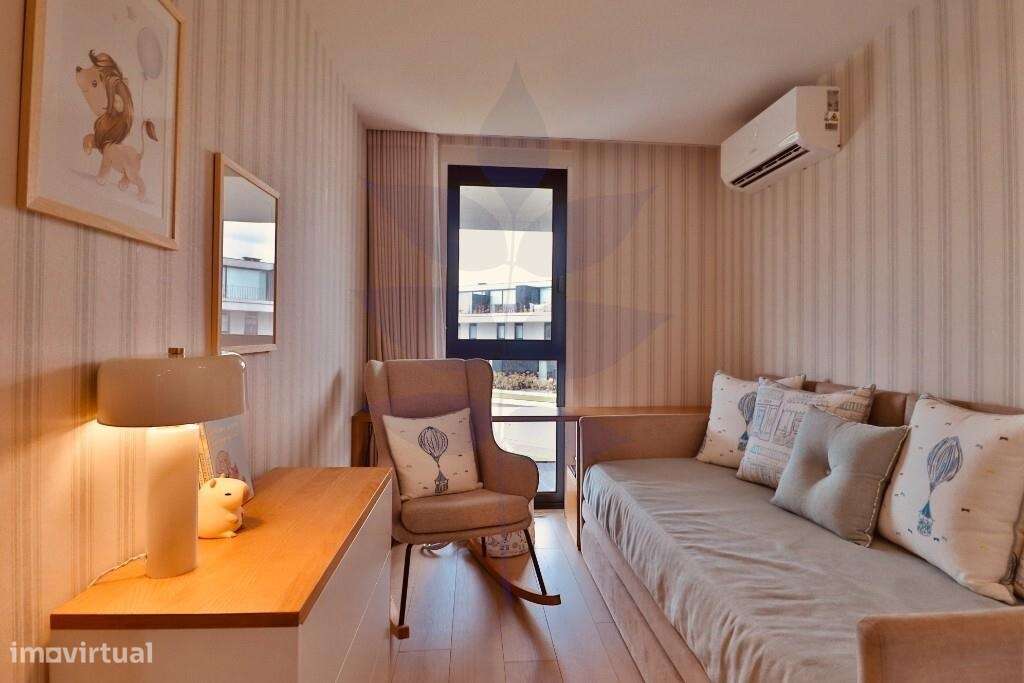 Vende-se T3 Duplex - Condominio Fechado - Como Novo - Empreendimento V-28