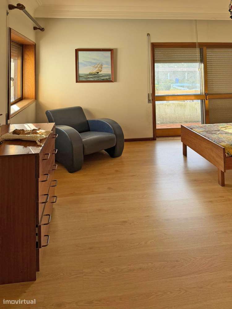 Moradia T4 de três frentes em Baguim do Monte - Exclusivo-17