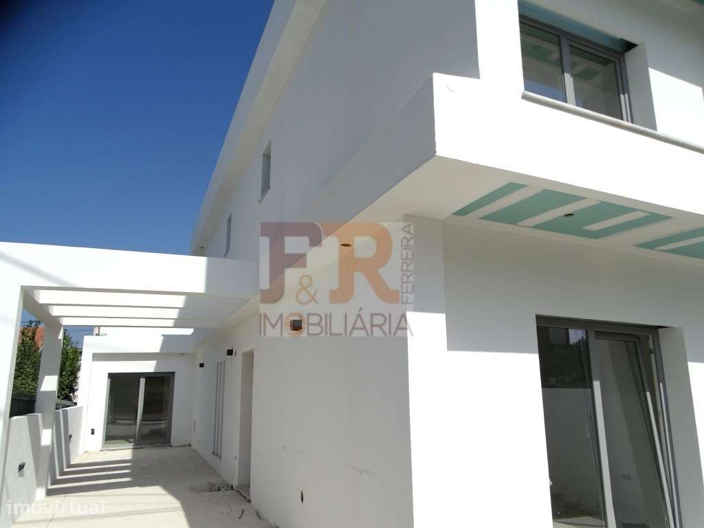 Geminada Duplex T2+1 com Pérgula Fernão Ferro-18