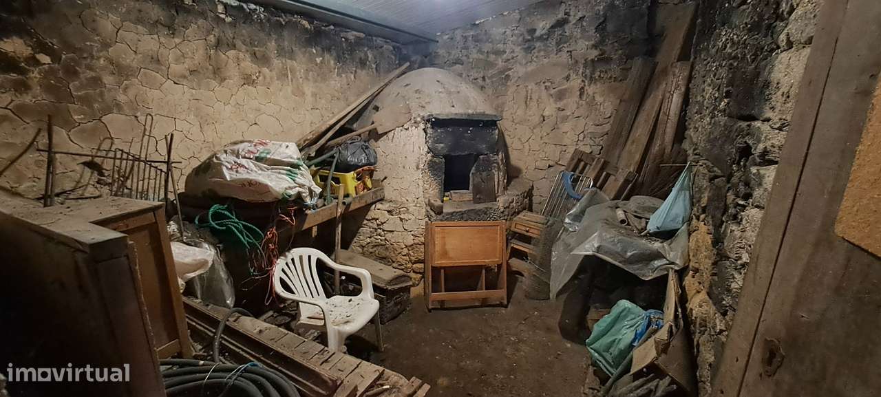 Moradia para restaurar T2 em Miranda do Douro-19