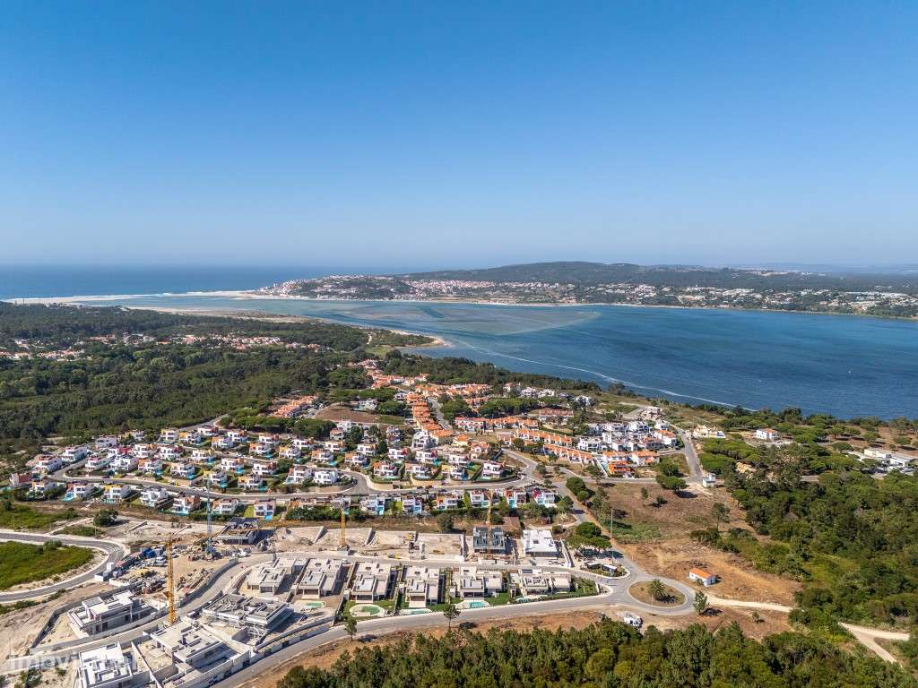 Moradia de extraordinária qualidade junto à lagoa, golfe e praia-50